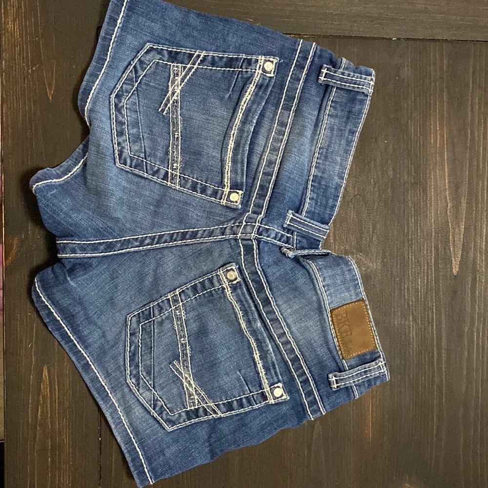 Buckle denim shorts
